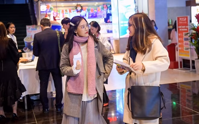 Thời tiết trở lạnh khiến nhiều bạn trẻ chọn những nơi ấm áp để làm điểm tụ tập bạn bè thư giãn cuối tuần.