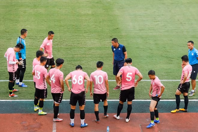 Dù chỉ là một trận giao hữu nhưng để chuẩn bị cho phần còn lại của mùa giải, HLV Chu Đình Nghiêm vẫn cho ra sân phần lớn những "hảo thủ" có trong tay.