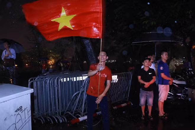 Việt Nam đã là nhà vô địch trong lòng người hâm mộ cả nước đó là thông điệp của rất nhiều CĐV trong tối nay.