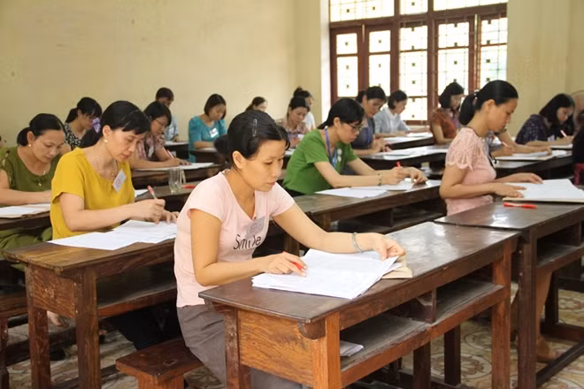 Giáo viên chấm thi THPT quốc gia năm 2019.