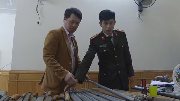 Hung khí thu được từ một vụ án.