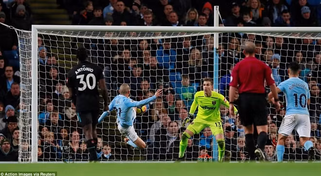 Bàn thắng cuối trận của Silva đã giúp ManCity nối dài mạch chiến thắng. Ảnh: Reuters.