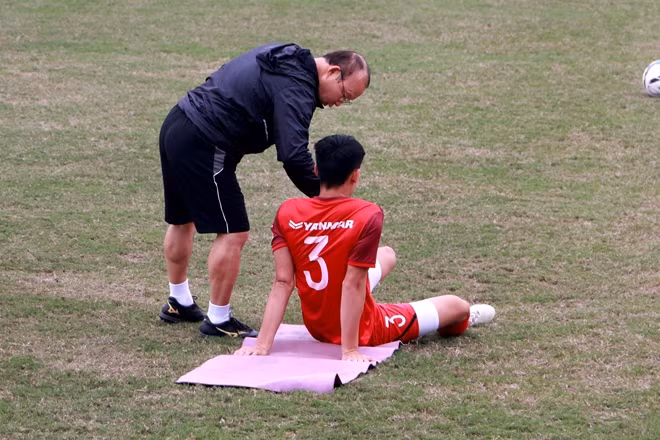 ... ân cần với từng người một.