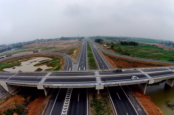 Phó Thủ tướng Trịnh Đình Dũng yêu cầu tổng hợp lại nợ công và nghĩa vụ tài chính của Chính phủ trong các dự án BOT.
