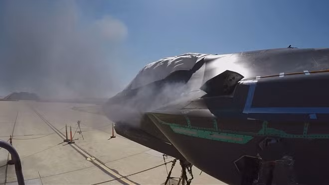 F-35 với GAU-22/A tích hợp trong thân trong thử nghiệm trên mặt đất