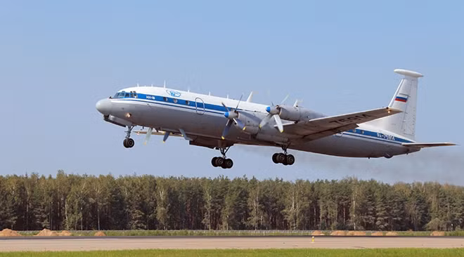 Một máy bay IL-18