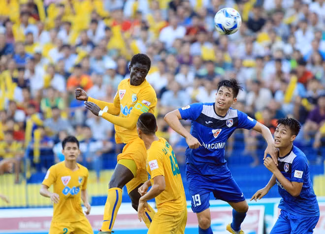 Hai vòng V.League liên tiếp đều chứng kiến hai "kẻ đốt đền" khiến chính các đồng đội của mình bực tức.