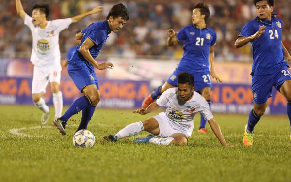 U21 Thái Lan thể hiện trình độ nhỉnh hơn U21HAGL. Ảnh: VNE.