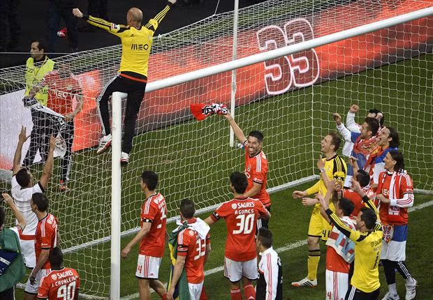 Benfica - một câu lạc bộ nổi tiếng và cũng nhiều tai tiếng. Benfica - một câu lạc bộ nổi tiếng và cũng nhiều tai tiếng.
