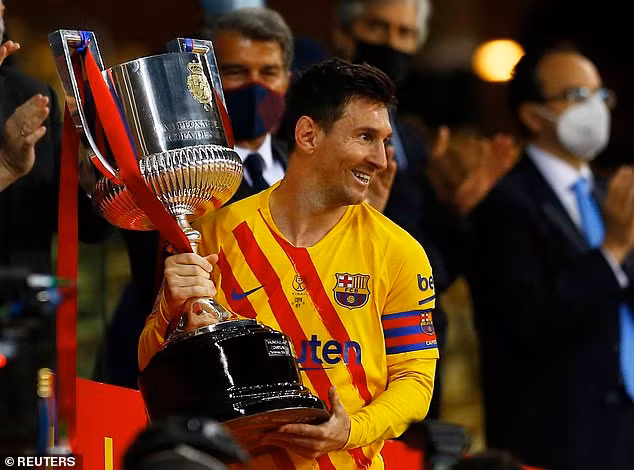 Messi có danh hiệu lớn đầu tiên từ khi đeo băng đội trưởng chính thức của Barca. Messi có danh hiệu lớn đầu tiên từ khi đeo băng đội trưởng chính thức của Barca.