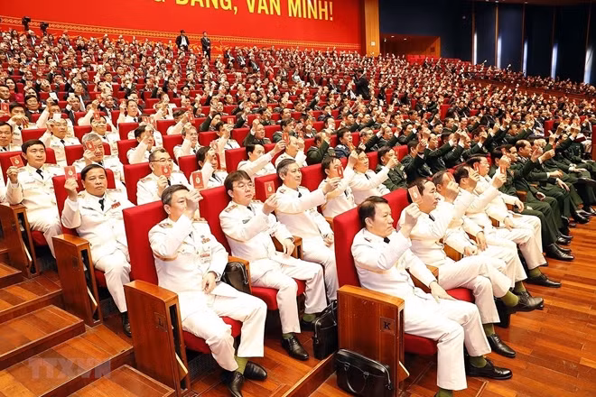 Các đại biểu biểu quyết thông qua Quy chế làm việc của Đại hội.