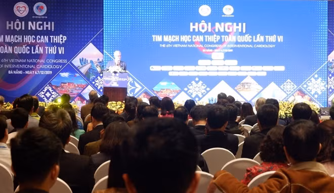 Hội nghị Tim mạch học Can thiệp toàn quốc lần thứ VI với chủ đề “Chăm sóc bệnh nhân Tim mạch qua tiếp cận đa chiều” thu hút sự tham gia của hơn 1.500 chuyên gia y tế trong và ngoài nước.