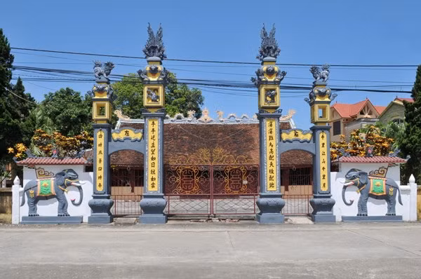 Đình trước khi trùng tu.
