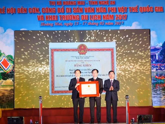 Lễ hội đền Cờn vinh dự được Bộ Văn hóa – Thể thao&Du lịch công nhận đưa vào danh mục di sản văn hóa phi vật thể cấp quốc gia. Ảnh Thạch Văn.