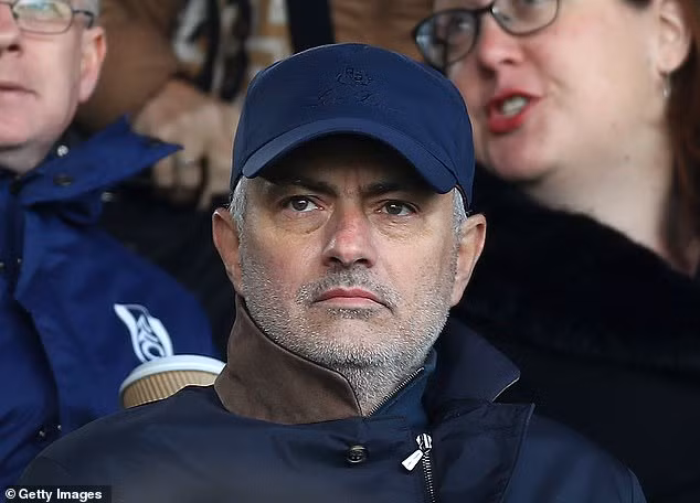 Mourinho giờ vẫn đang "dỗi việc" sau khi bị Man Utd sa thải.
