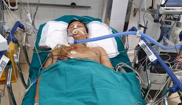 Những ngày Dương nằm trong phòng hồi sức tích cực, cả gia đình nín thở chờ điều kỳ diệu sẽ đến.