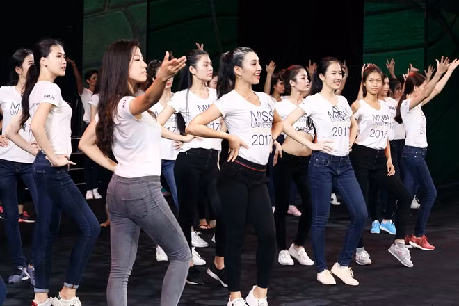 Một số hình ảnh thi sinh tập luyện cho đêm bán kết và đêm chung kết HHHV Việt Nam 2017. Ảnh : ĐẠI NGÔ
