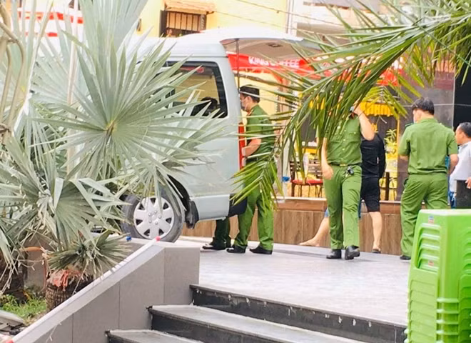 Cơ quan CSĐT khám xét và thu thập nhiều tài liệu phục vụ điều tra tại trụ sở Công ty Nam Thị.