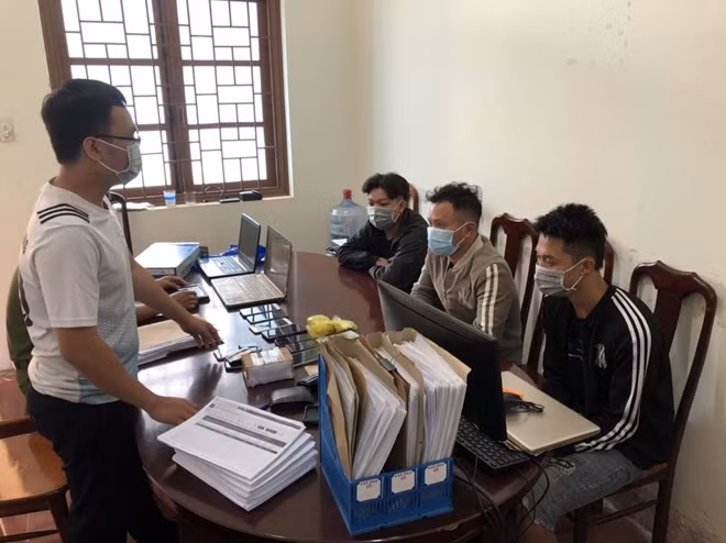 Các đối tượng tại cơ quan điều tra.