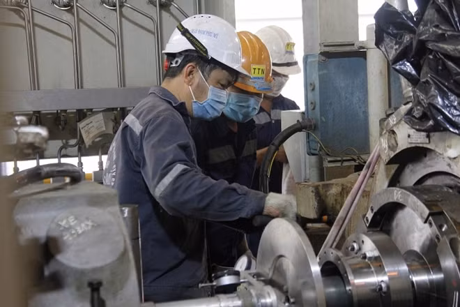 Người lao động trong Nhà máy Đạm Phú Mỹ.