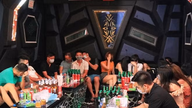 Hàng chục người bị phát hiện sử dụng ma túy tại cơ sở Karaoke Phố Núi.