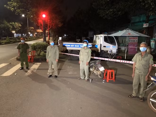 Công an thành phố Gia Nghĩa và các lực lượng chức năng làm nhiệm vụ tại các khu vực phong tỏa
