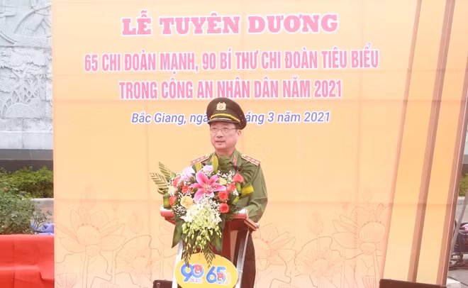 Thứ trưởng Nguyễn Văn Thành phát biểu chỉ đạo tại buổi lễ.