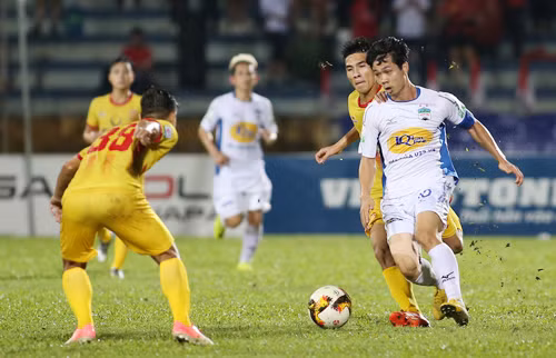 Công Phượng sẽ vắng mặt tại vòng 25 V.league. Ảnh: VNE. Công Phượng sẽ vắng mặt tại vòng 25 V.league. Ảnh: VNE.