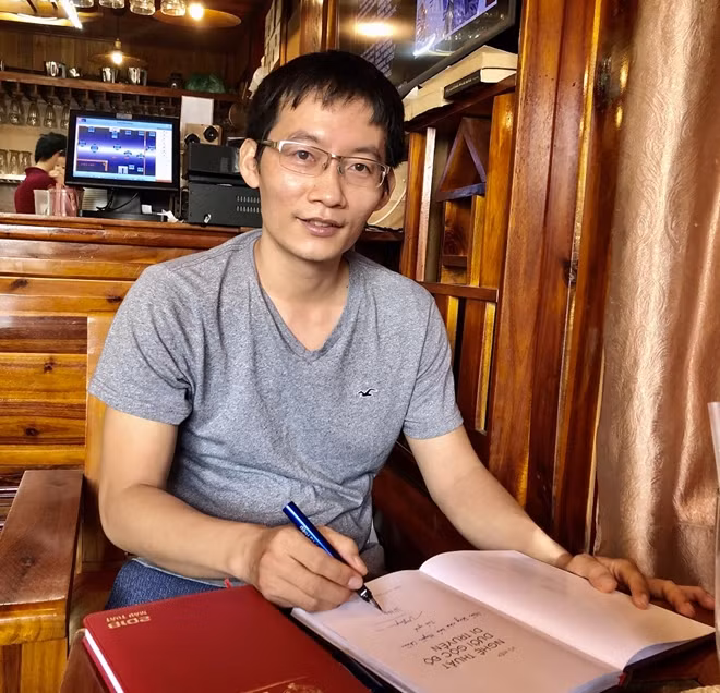 Kiến trúc sư - nhà phê bình mĩ thuật Vũ Hiệp.