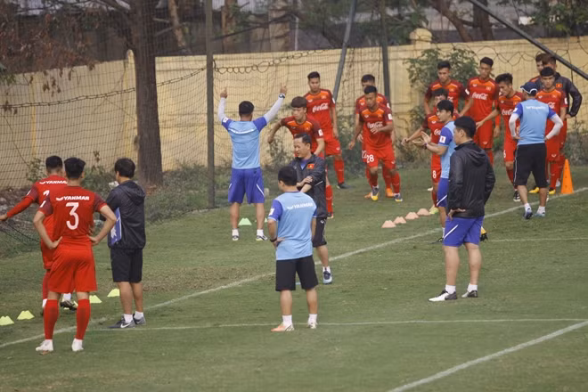 Liên quan đến kế hoạch của U23 Việt Nam, đội sẽ rút gọn danh sách từ 25 - 27 cầu thủ sau trận đấu tập với U23 Đài Bắc Trung Hoa vào ngày 16-3. Đến ngày 20-3, U23 Việt Nam sẽ chốt danh sách 23 cầu thủ tham dự vòng loại U23 châu Á, từ ngày 22 - 26-3.