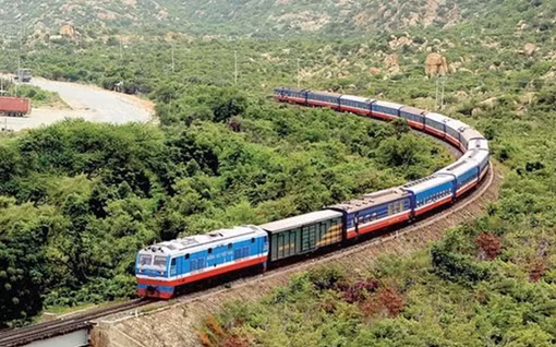 Ngành Đường sắt Việt Nam cảnh báo nguy cơ “dừng hoạt động chạy tàu”