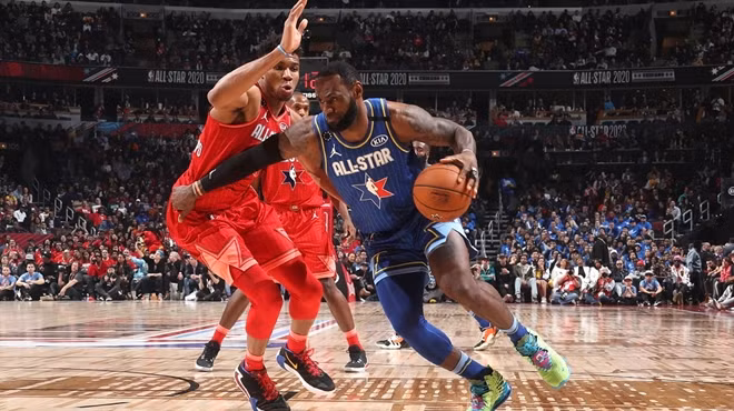 NBA không lâm vào tình trạng khó khăn như các giải bóng đá châu Âu nhờ sự chia sẻ doanh thu.