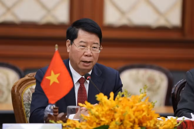 Thứ trưởng Bùi Văn Nam phát biểu.