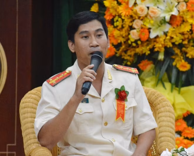 Đại úy Lê Minh Công.