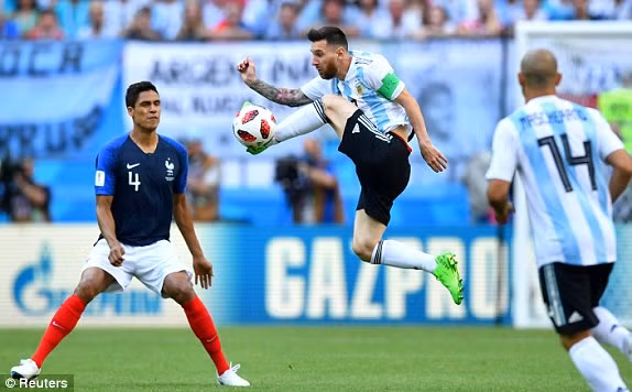 Messi bị phong tỏa chặt từ đầu trận đấu. Messi bị phong tỏa chặt từ đầu trận đấu.