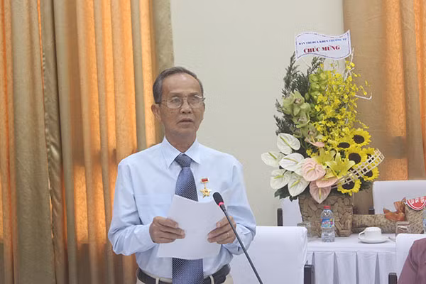 Anh hùng LLVTND Võ Văn Em phát biểu tại buổi họp mặt vinh danh.