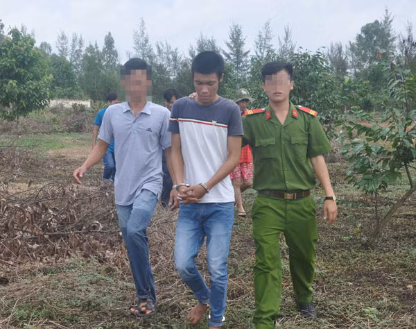 Đối tượng Nhớ (giữa).