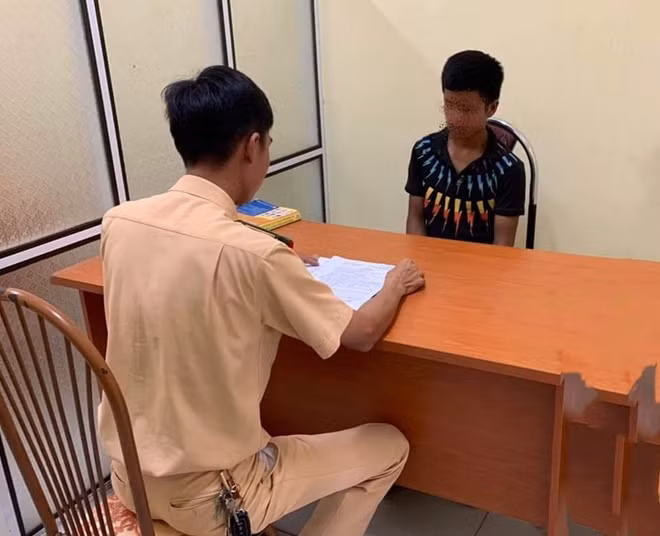Hai đối tượng tại cơ quan Công an.