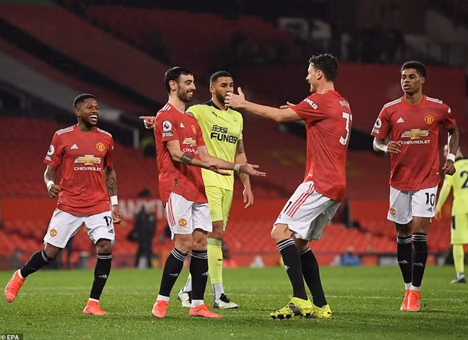 Cầu thủ người Bồ Đào Nha dễ dàng ấn định tỷ số 3-1 cho MU.