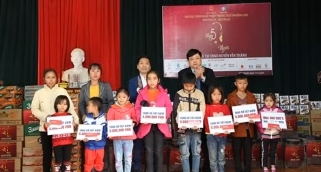 Chương trình nghệ thuật kỷ niệm 129 năm Ngày sinh Chủ tịch Hồ Chí Minh