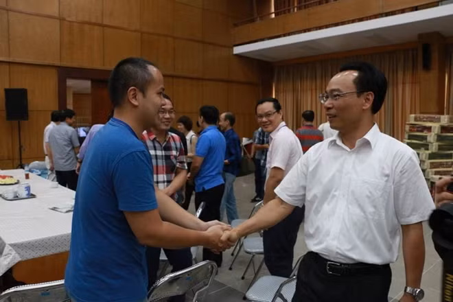 Đúng 10h10 sáng 27-6, khi kỳ thi THPT Quốc gia 2019 đã sắp kết thúc những cán bộ làm việc tại đây mới được ra ngoài.