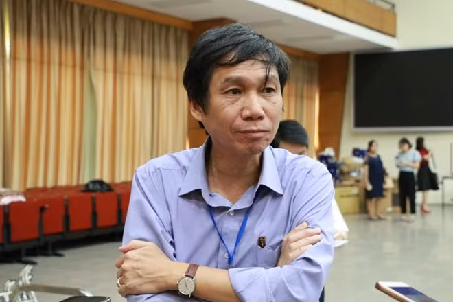 Thầy Đinh Văn Phong, Phó hiệu trưởng trường Đại học Bách Khoa Hà Nội kiêm Phó ban in sao đề thi cho biết công tác bảo mật cũng nhưng việc đảm bảo sức khỏe cho các cán bộ in sao đề thi năm này được tăng cường so với năm ngoái.