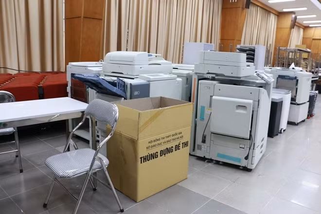 Các đề thi được in sao ở đây sau khi được rà soát sẽ được đóng thùng niêm phong chuyển đến các địa điểm thi.