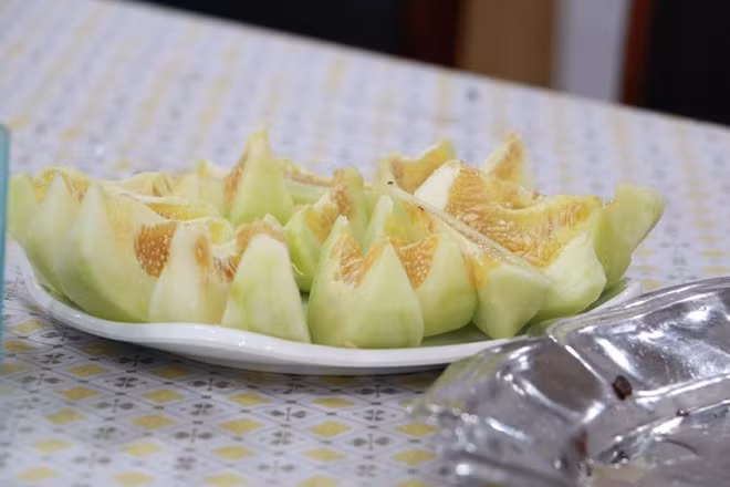 Để tạo điều kiện cho các thầy cô và cán bộ thực hiện công tác, ban tổ chức đã cung cấp các món ăn giải nhiệt và nhiều hoa quả tươi trong những ngày nắng nóng vừa qua.