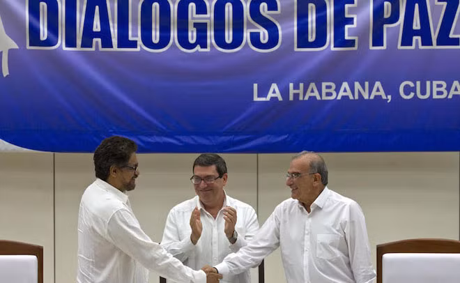 Thỏa thuận với FARC mở ra kỷ nguyên mới cho Colombia. Ảnh: AP.