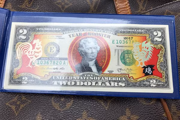 Tiền 2 USD may mắn có giá từ 400.000-500.000 đến vài triệu đồng. Tiền 2 USD may mắn có giá từ 400.000-500.000 đến vài triệu đồng.