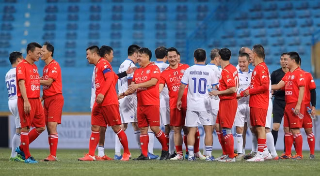 Và dù ai thắng, ai thua kết quả cuối cùng không quan trọng bằng việc họ đã có một cơ hội chơi bóng cùng nhau trong một trận đấu chính thức lần cuối. Một lời chia tay dù muộn màng nhưng trọn vẹn của những cựu danh thủ CAHN và Thể Công.