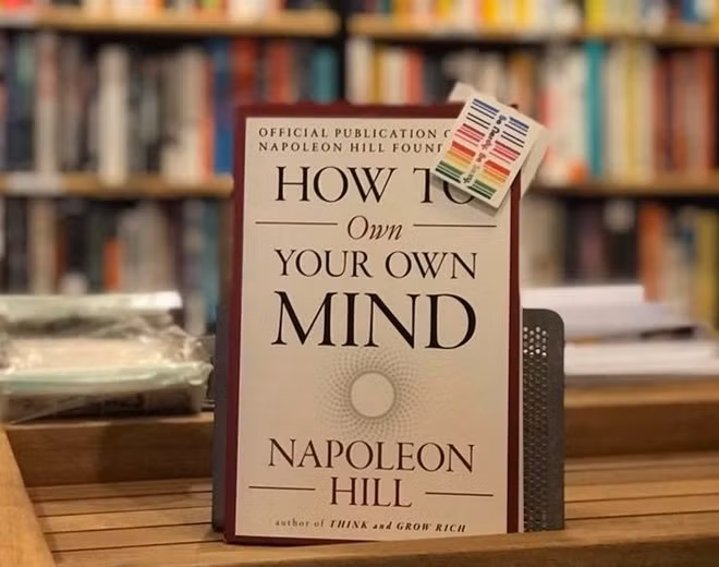 Khó có thể vào nhà sách mà không thấy một tác phẩm self-help mới hằng tháng.