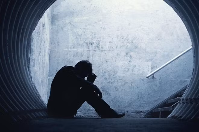 Một số người bị đẩy vào vòng luẩn quẩn của những cuốn sách, khoá học self-help mà không thoát ra được.