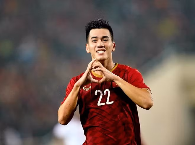 Tiến Linh mở tỷ số đầu hiệp hai. Ảnh: AFC.